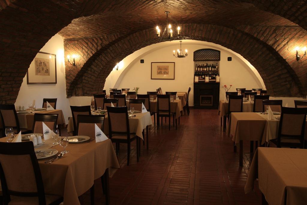 Teleki-Degenfeld Kastelyszallo Szirak ร้านอาหาร รูปภาพ