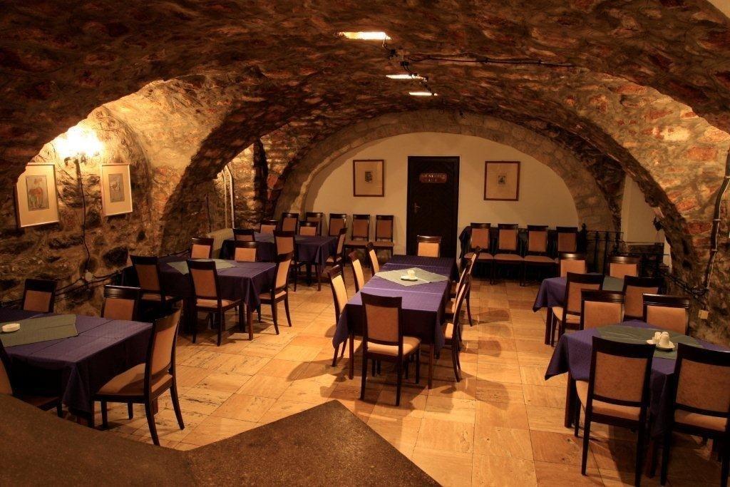 Teleki-Degenfeld Kastelyszallo Szirak ร้านอาหาร รูปภาพ